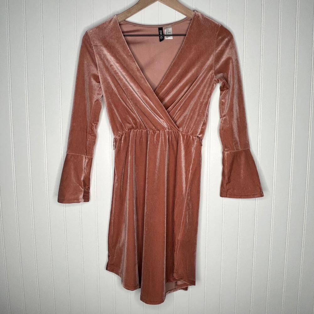 HM Divided Velvet Mini Dress Pink Long Sleeve Wrap V-Neck Bell Cuff Size 2